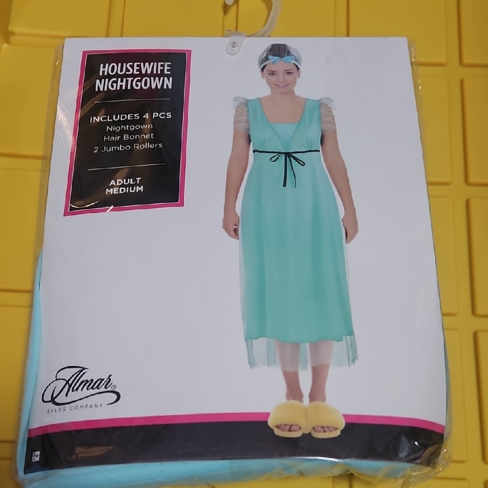 ADULT HOUSEWIFE NIGHTGOWN COSTUME: NEW IN PACKAGE: SIZE MEDIUM